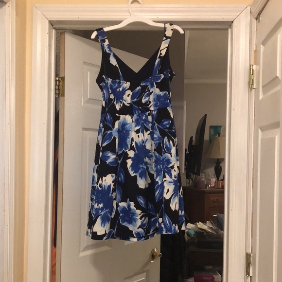 Good condition floral dress sleeveless size medium or 8 - Picture 3 of 3